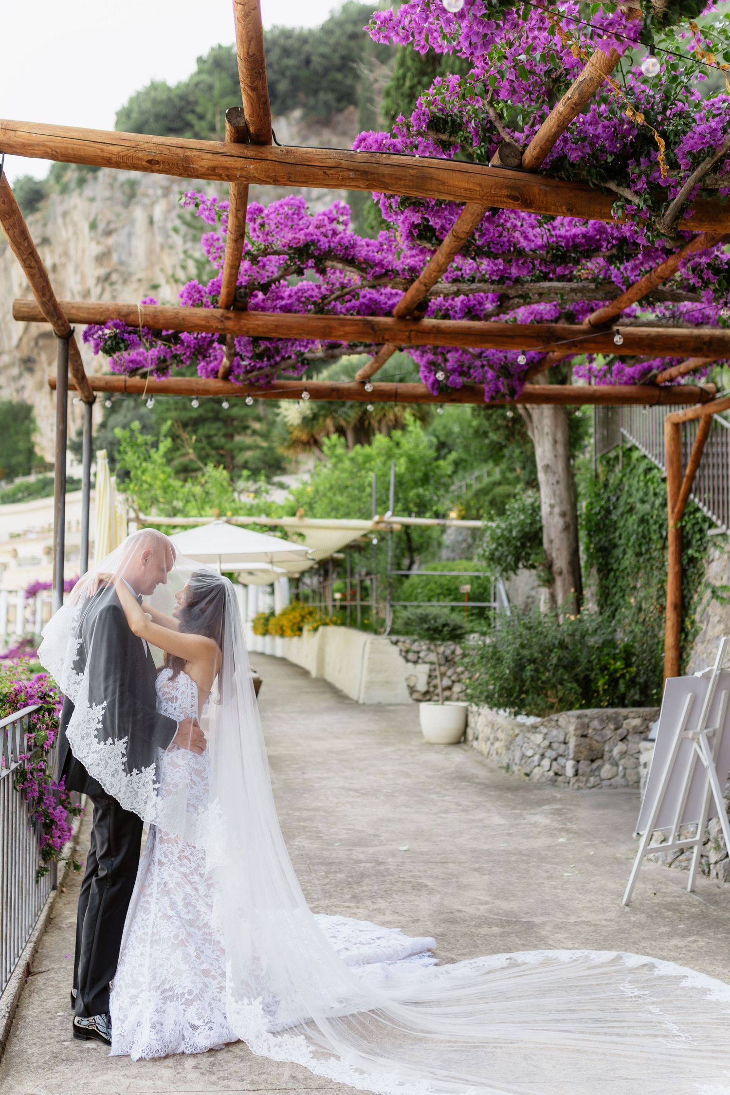 Bride and groom share a romantic kiss in the garden of Ananantara Convento di Amalfi,Italy.