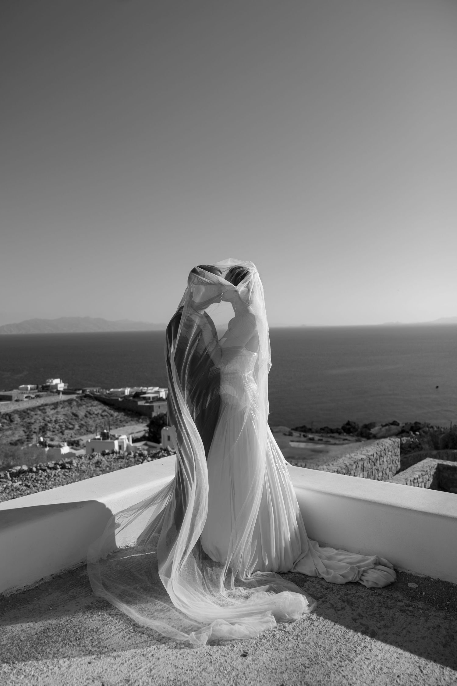 Black and white bride and groom photo by Sydney wedding photographer, Maryna Cherednikova