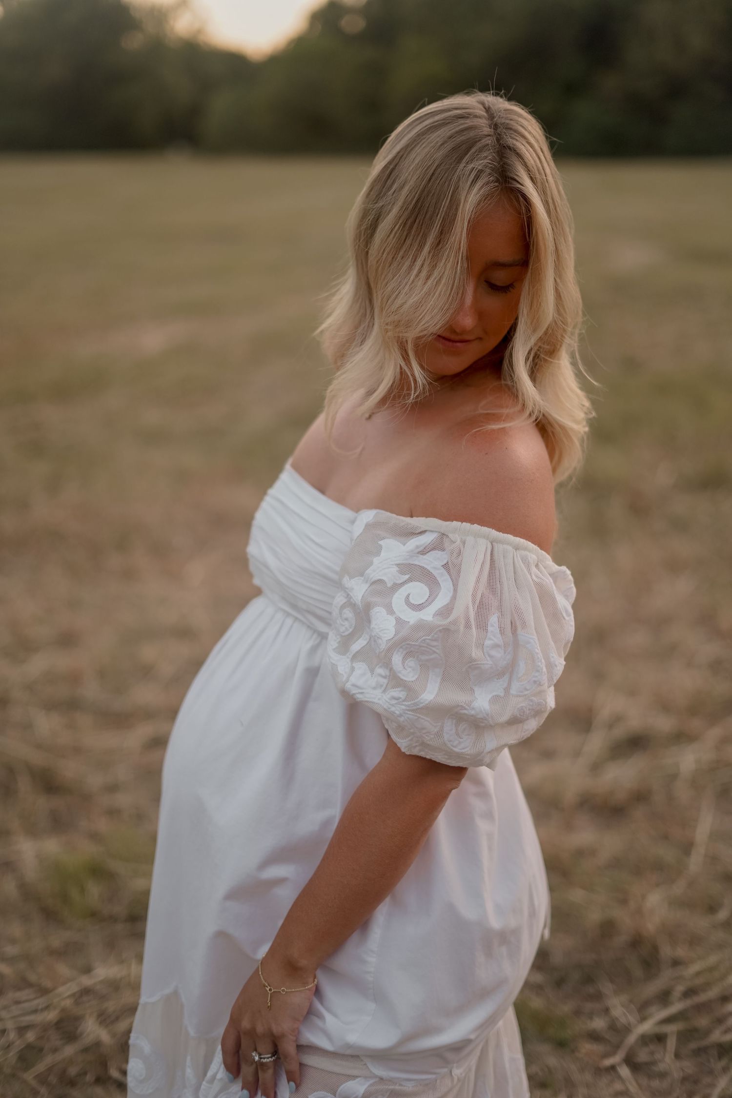 “Middle Tennessee luxury family maternity portrait with parents, children, and expecting mom in natural, elegant setting”