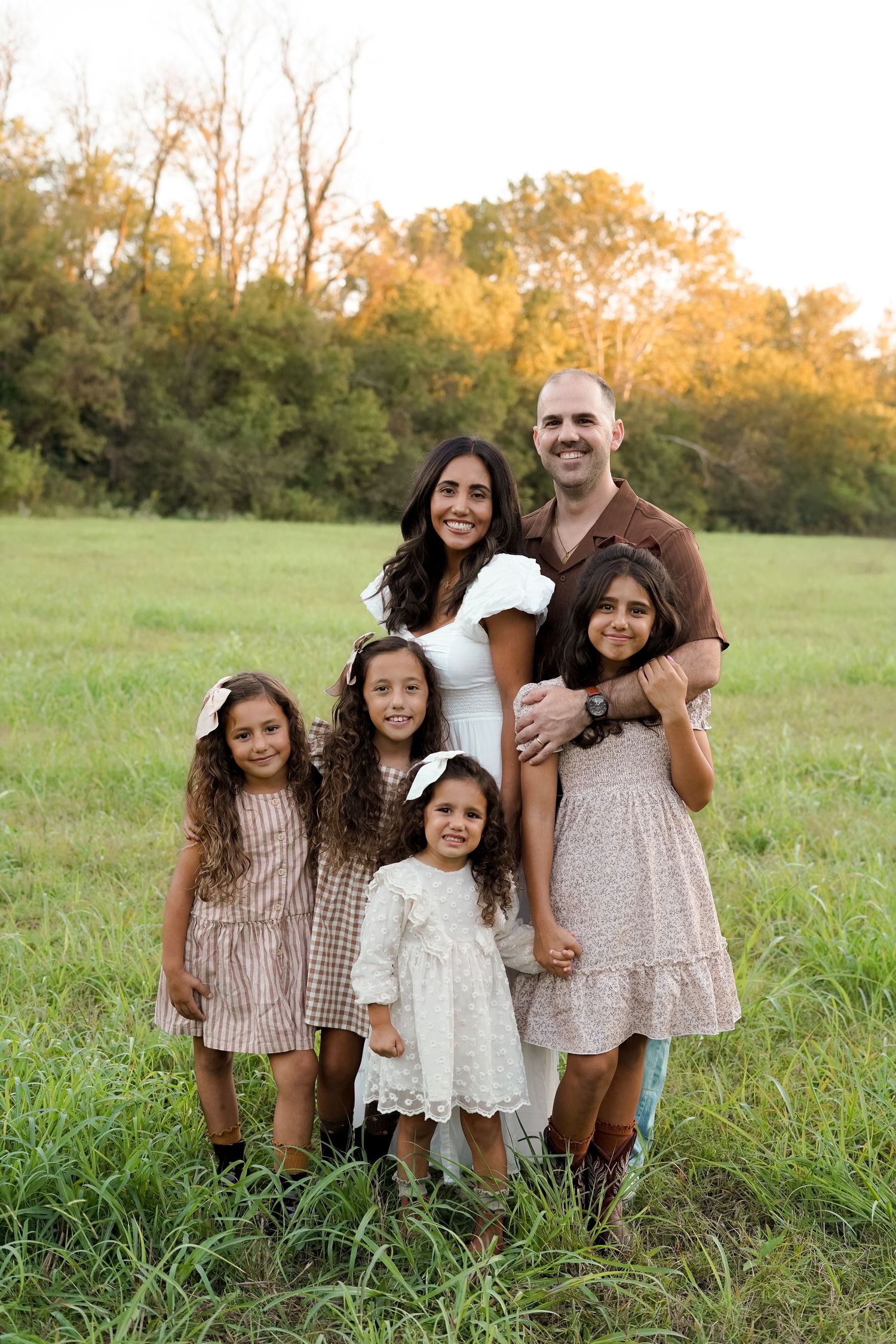 “Middle Tennessee family session, lifestyle photography of parents and kids enjoying authentic, joyful moments together”