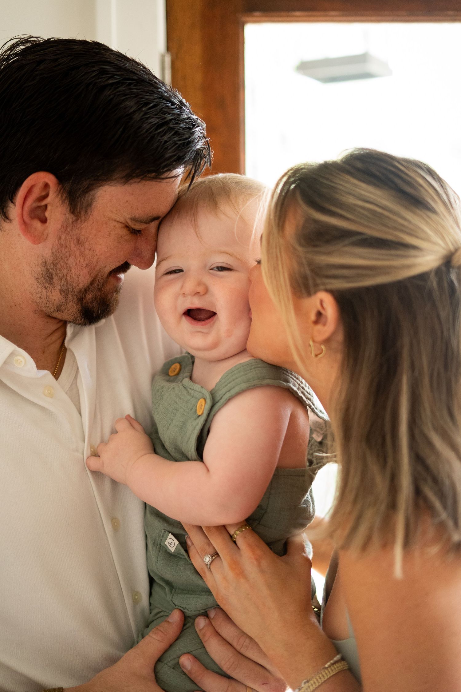 Middle TN first birthday lifestyle session at home with baby, cake smash, and loving family interactions by MW Photo”