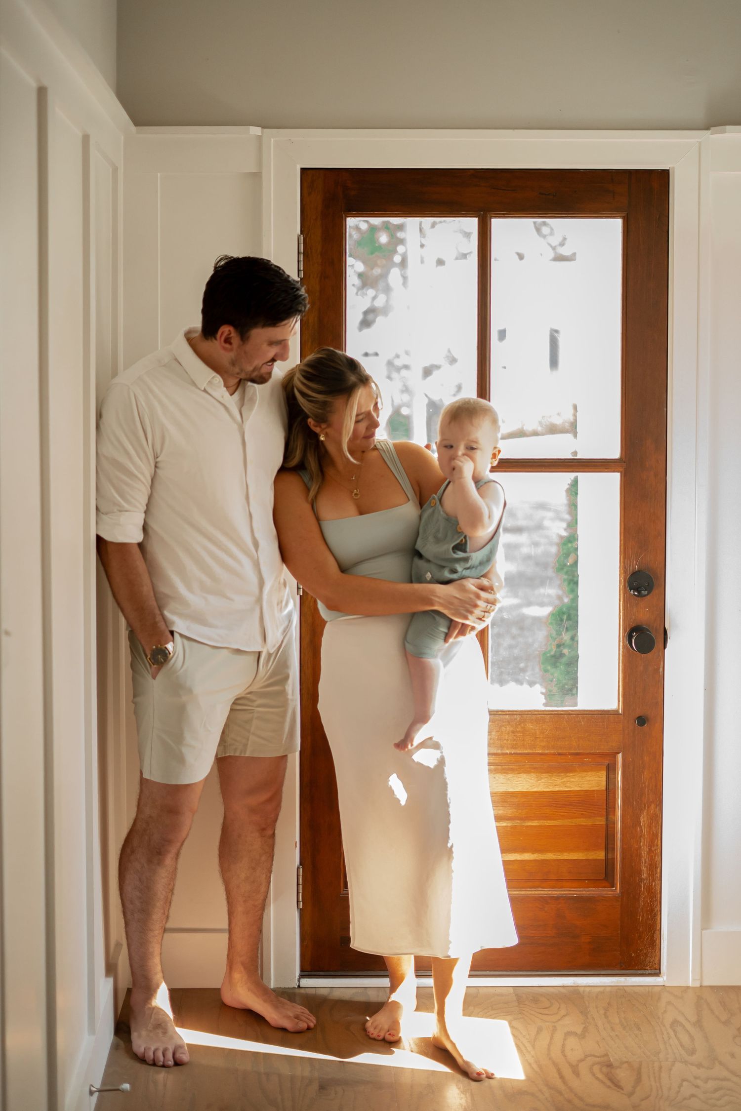 Middle TN first birthday lifestyle session at home with baby, cake smash, and loving family interactions by MW Photo”