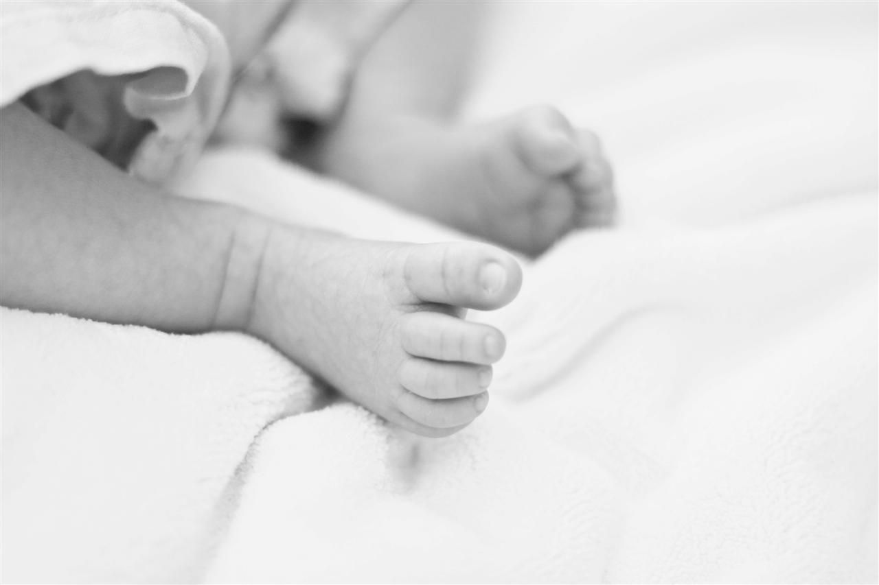 Baby toes