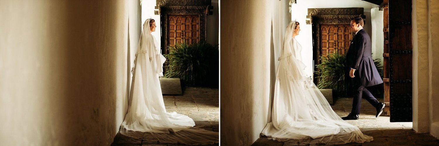Novios posando en la Hacienda los Ángeles con luz natural