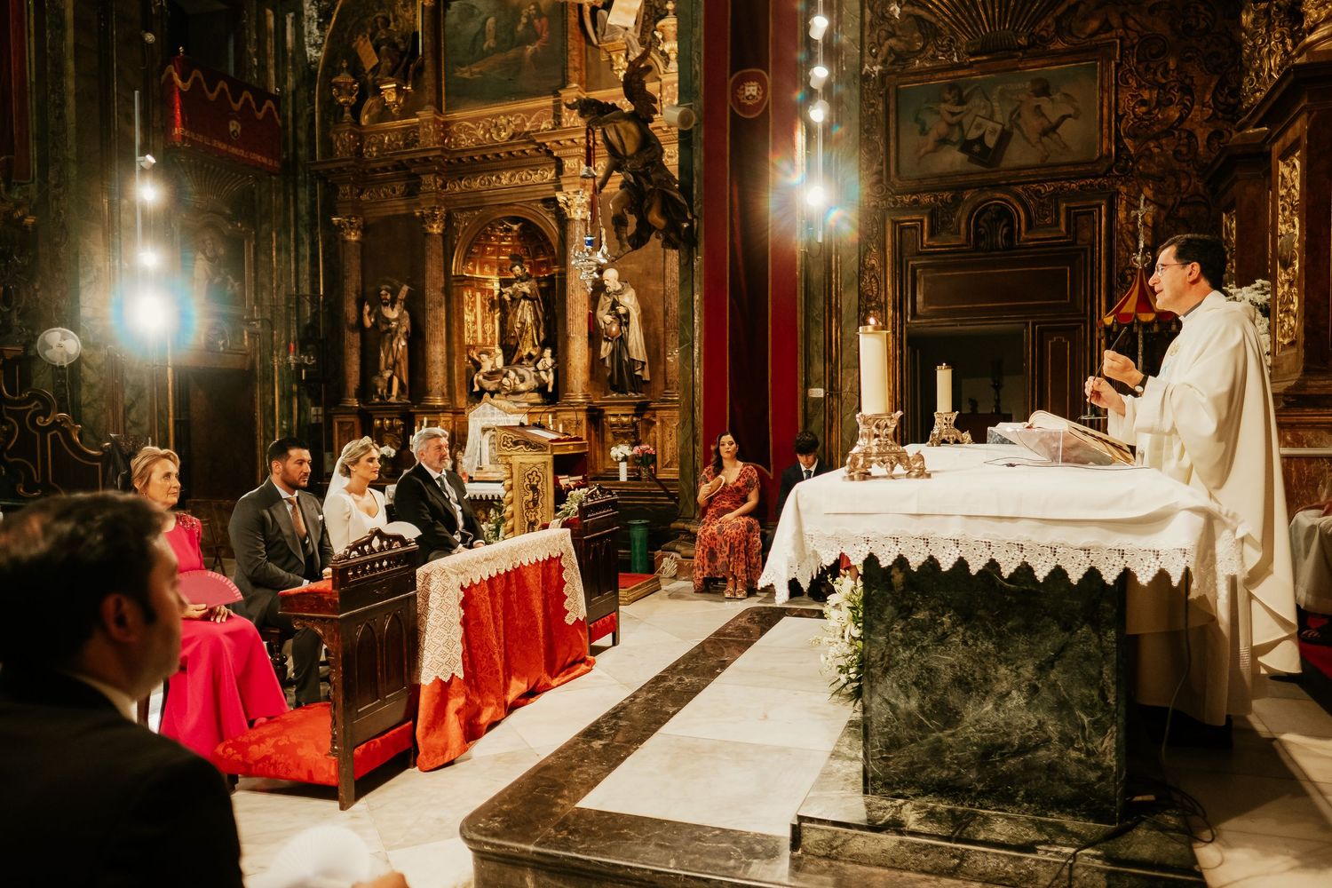 Plano general de la misa de boda en el interior de la Basílica del Carmen Jerez, Inma y Juanfri, Roberto Pecino Fotógrafo