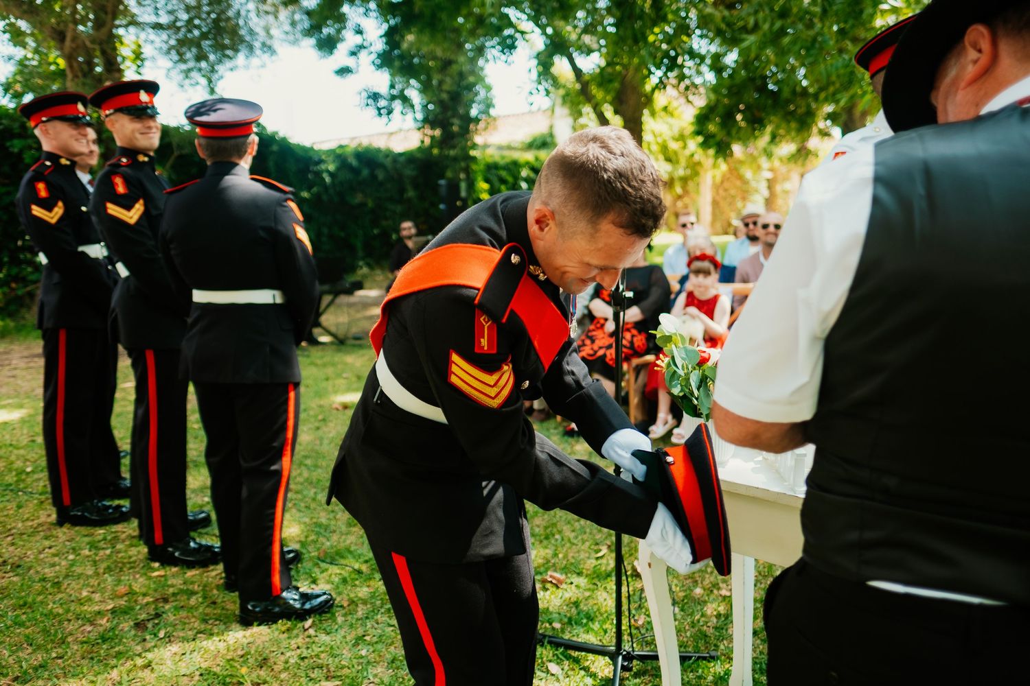 Momento de risas en la ceremonia en los jardines de Hacienda Amoguera