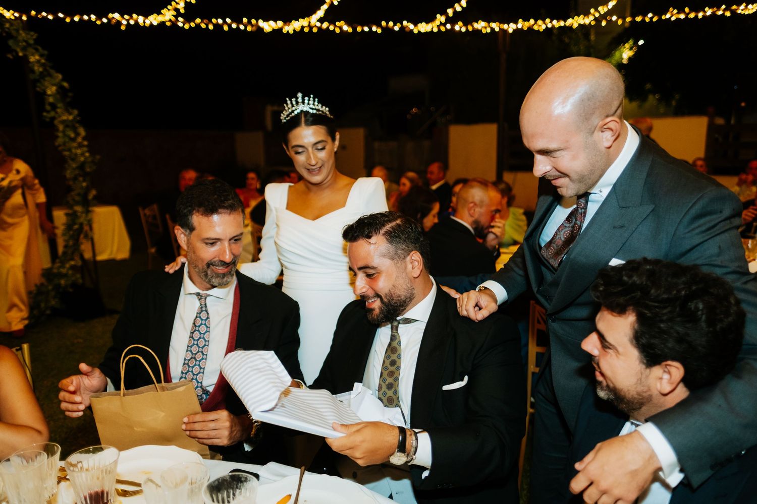 Invitados disfrutando la barra libre - Boda en Hacienda Almoguera