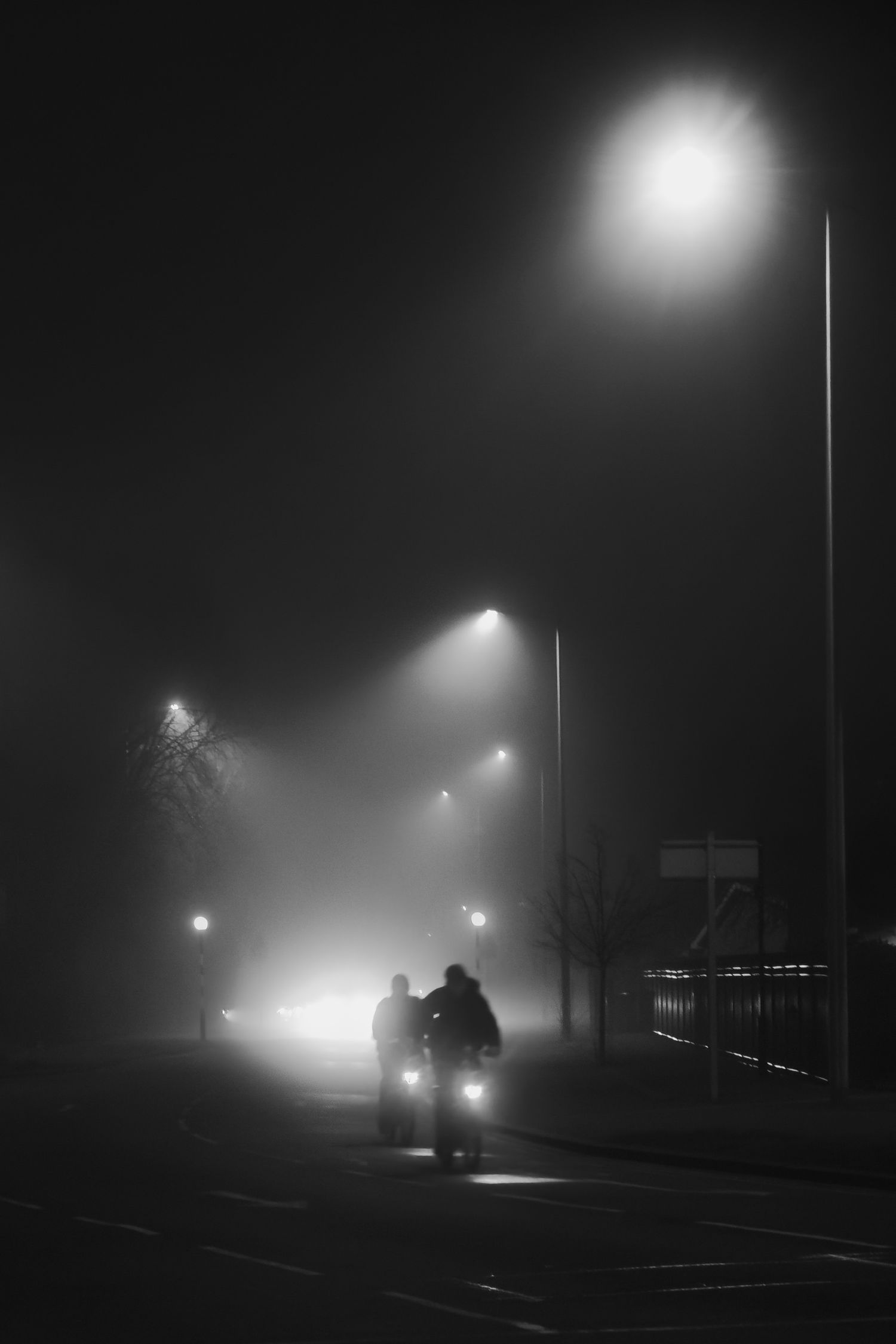 Reportaje fotográfico de autor, el frio y la niebla de Poole en blanco y negro, Roberto Pecino Fotógrafo, disciplina documental.