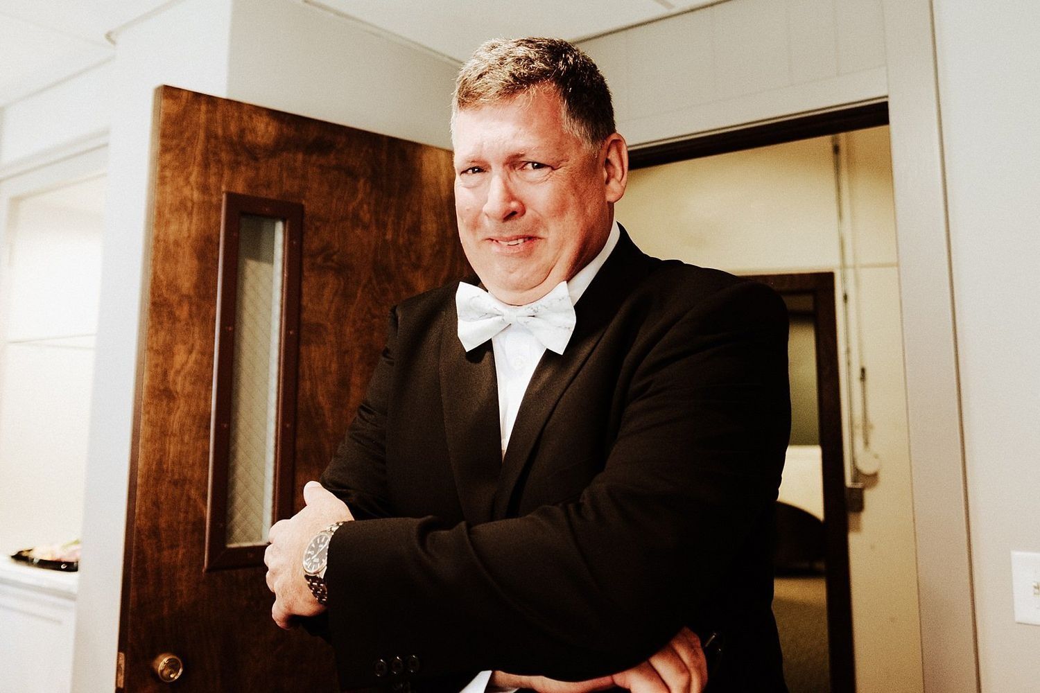 Shannon’s father Daniel crying with joy during the emotional first look in Michigan