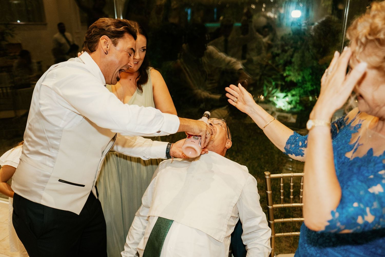 Los chupitos de Lobito y Vodka no faltaron para subir el nivel festivo.