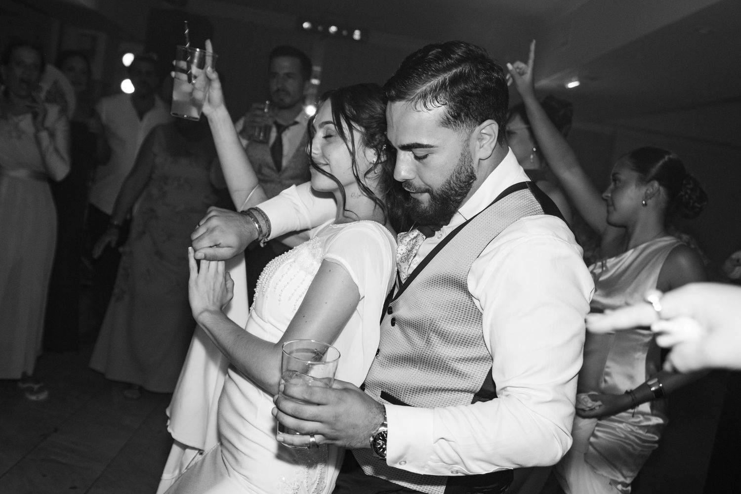 Comienzo del disloque y la fiesta de bodas de Amparo y Guillermo amenizado por Antonio Marcet DJ en Castellar