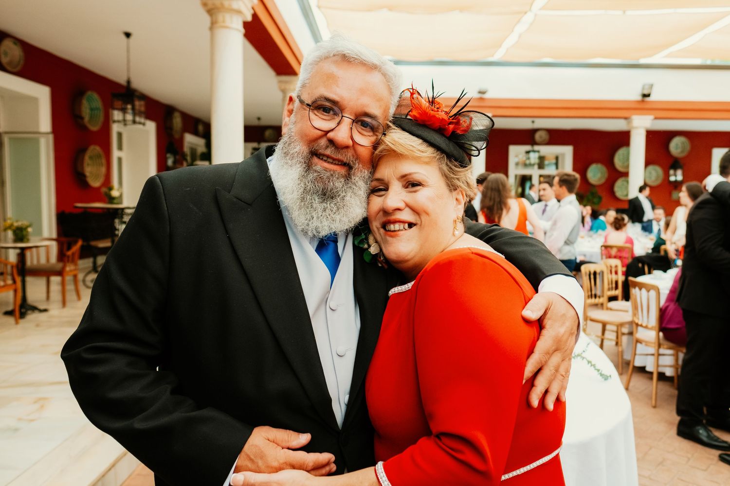 Momentos espontáneos de risas durante los discursos en la cena en el Carmen de Los Mártires