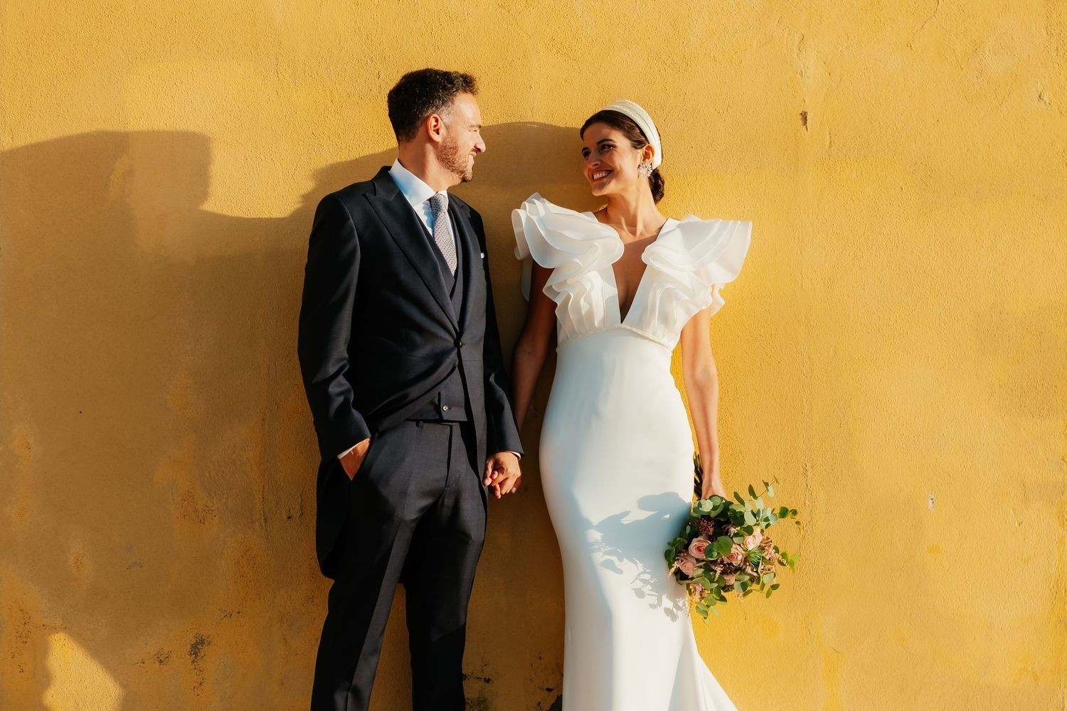 Retrato íntimo de pareja con la luz dorada de Cádiz Roberto Pecino