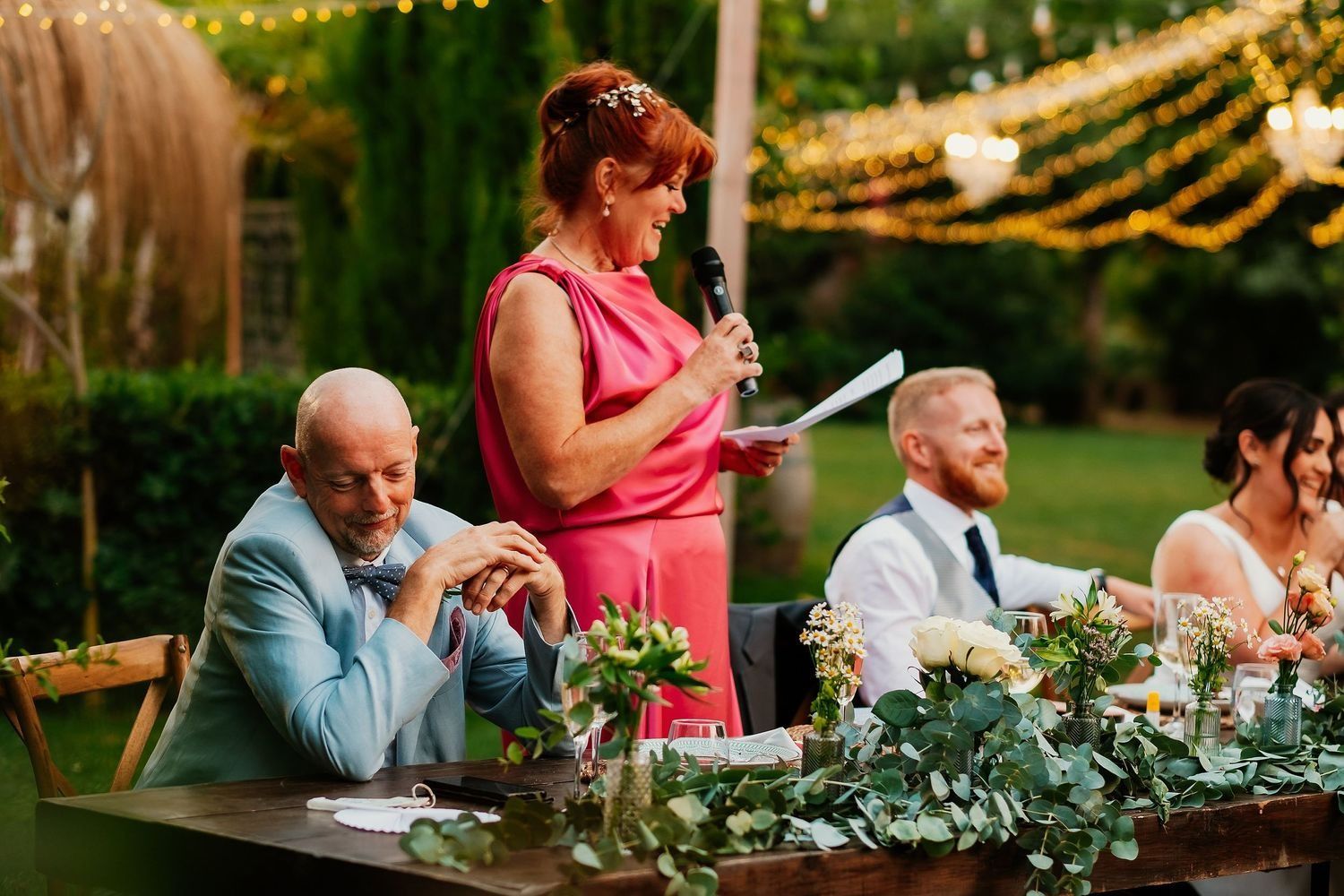 Reacciones espontáneas de los novios escuchando las palabras de sus amigos