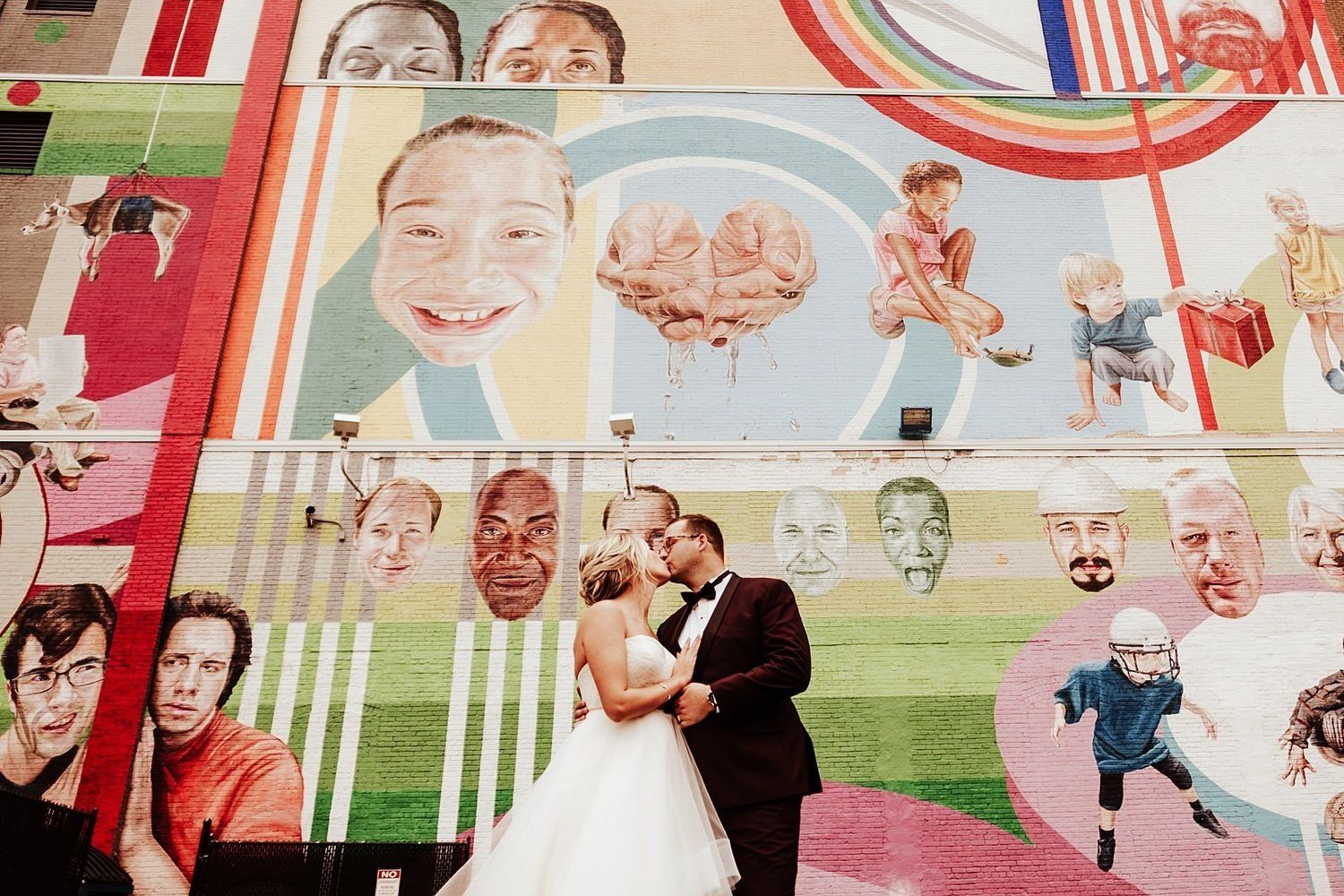 Romantic kiss: Shannon and Karel beneath a giant street art masterpiece in Michigan.