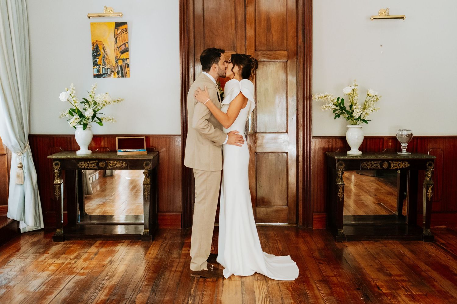 First kiss in Gibraltar, Elopement photographer Roberto Pecino