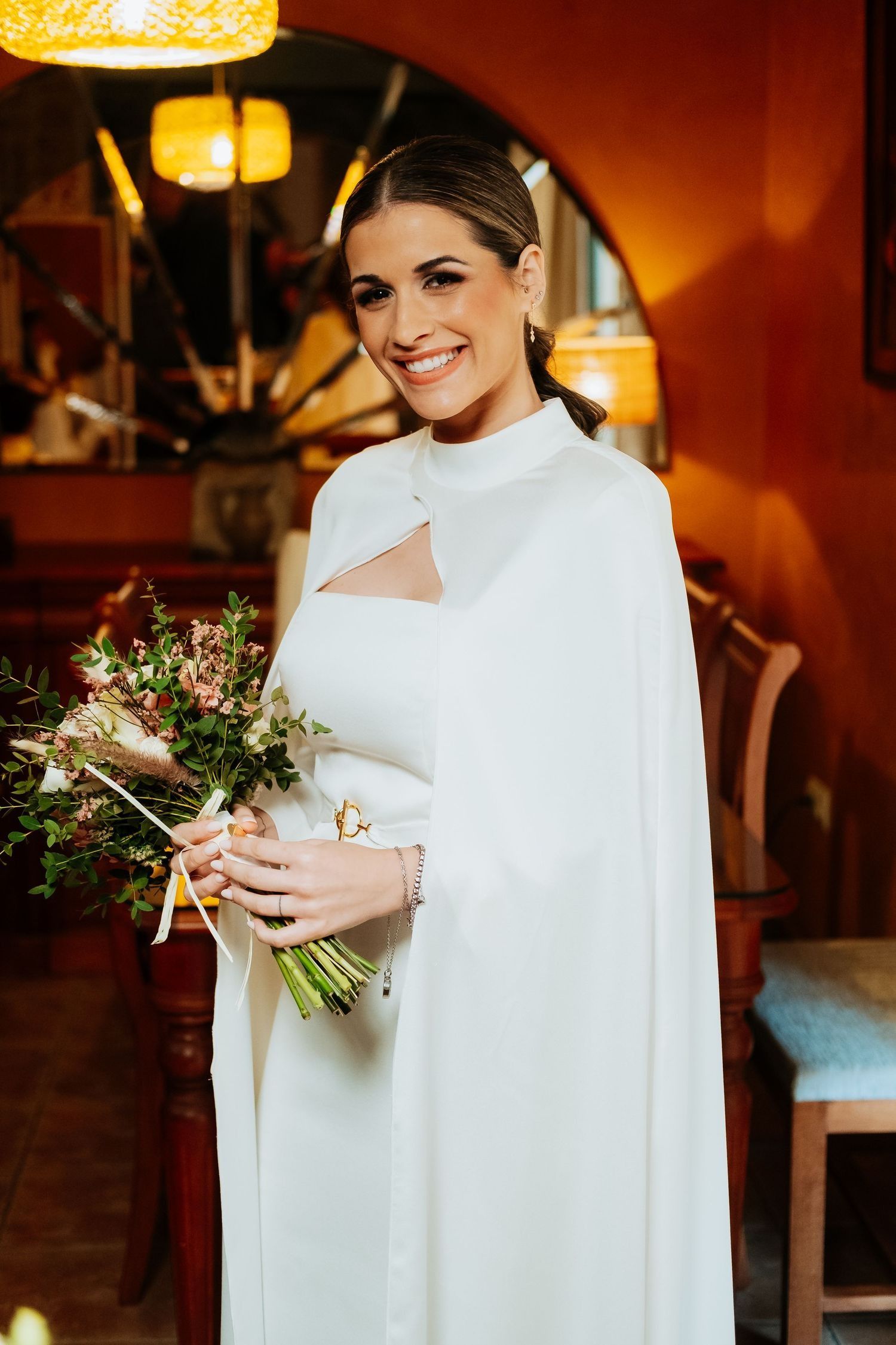 Ramo de novia silvestre con flores de temporada en Cádiz