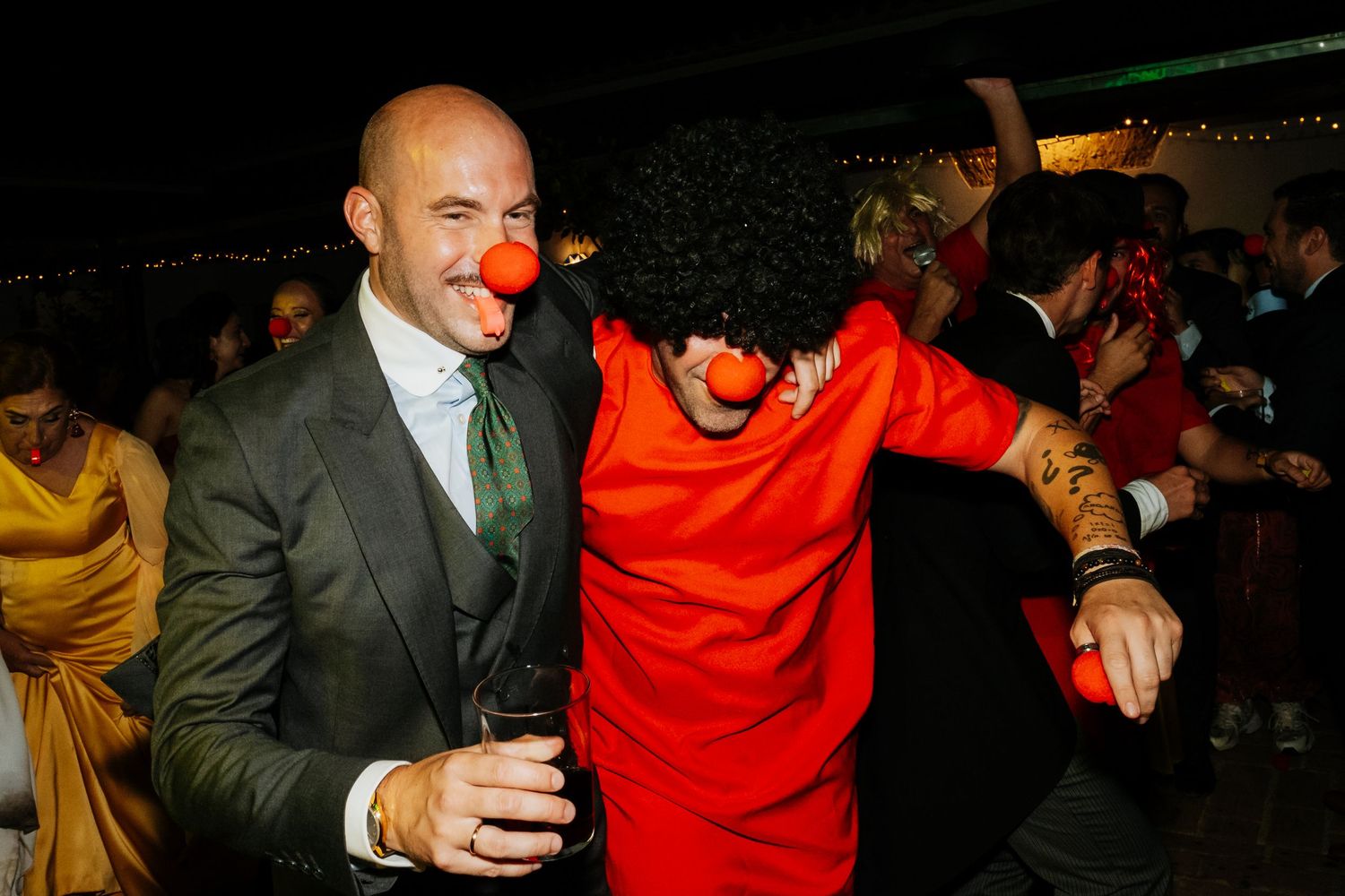 Momentos de euforia en la fiesta de boda capturados por Roberto Pecino