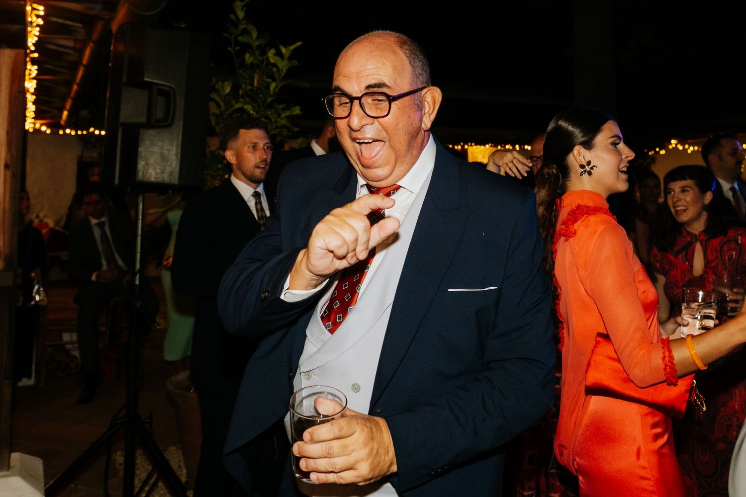 Momentos de euforia en la fiesta de boda capturados por Roberto Pecino
