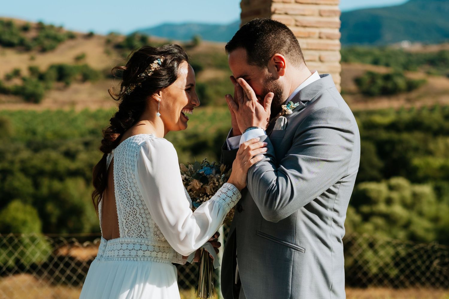 Ezequiel emocionando en el dress reveal de Soto de Roma - Boda civil emotiva