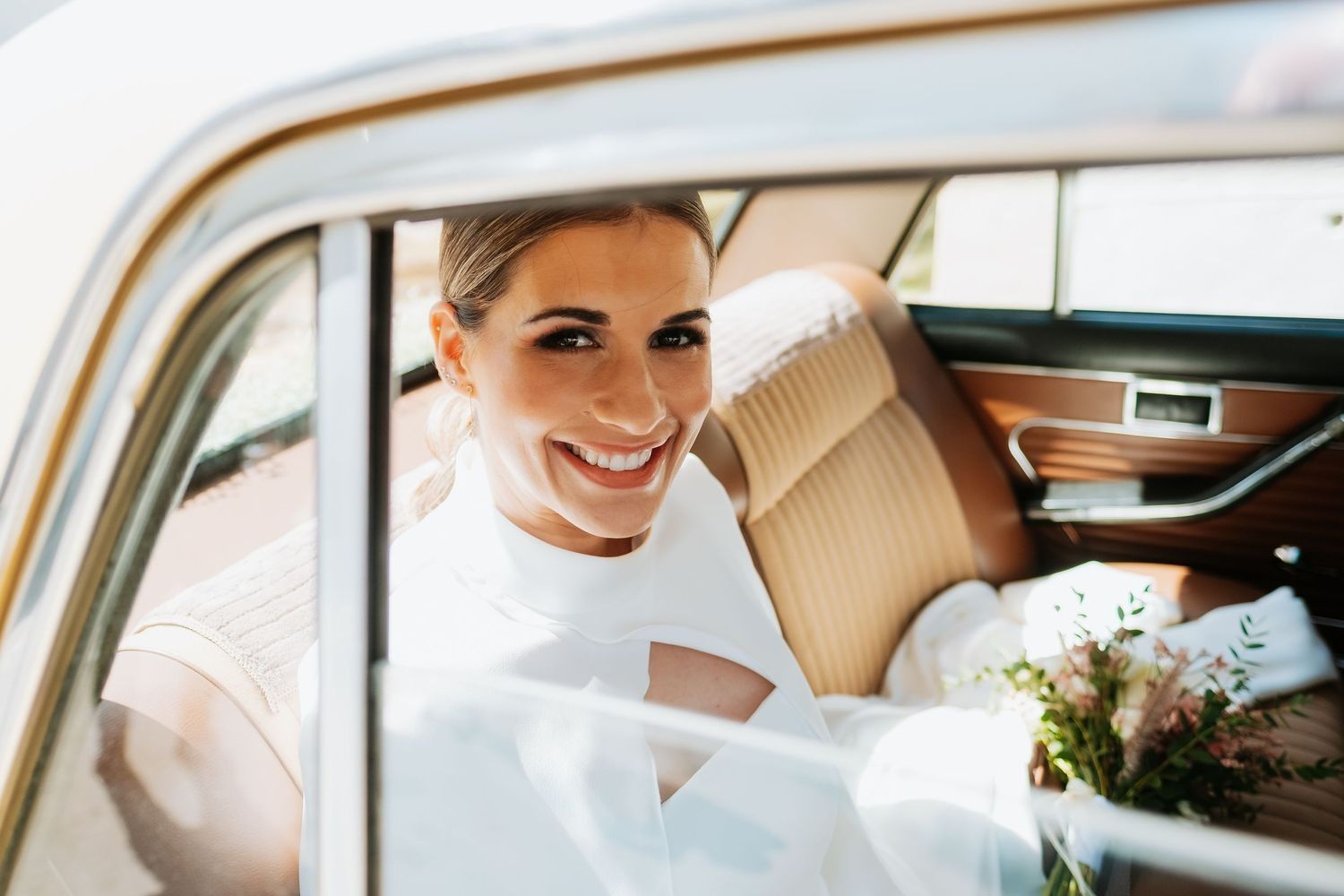 Novia llegando a Almoraima en coche nupcial