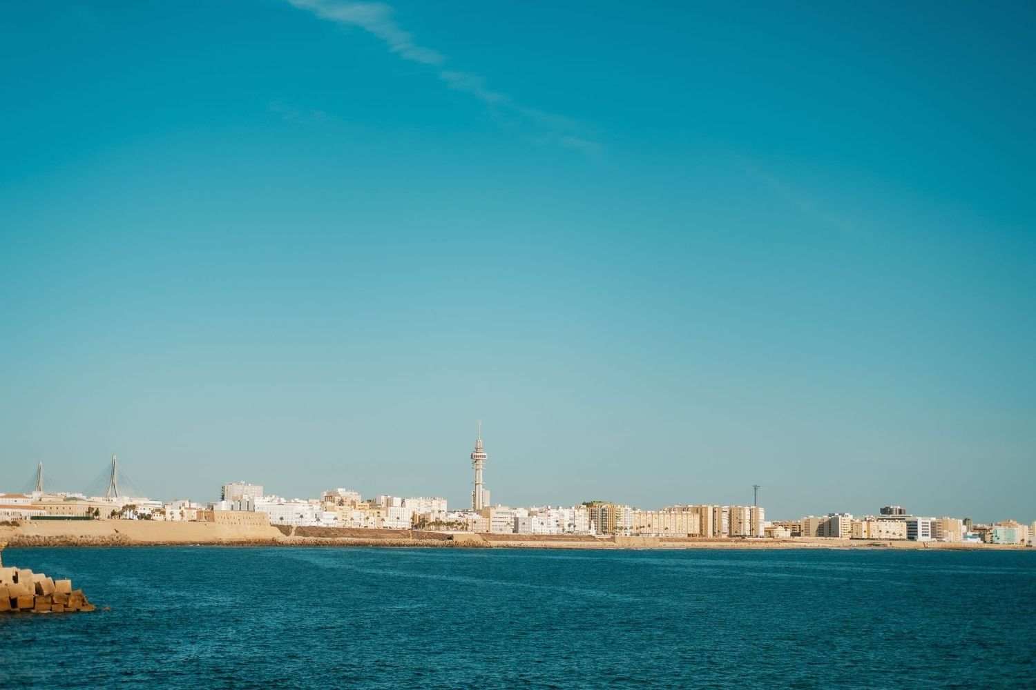 Fotógrafo bodas Cádiz capturando la esencia del barrio histórico