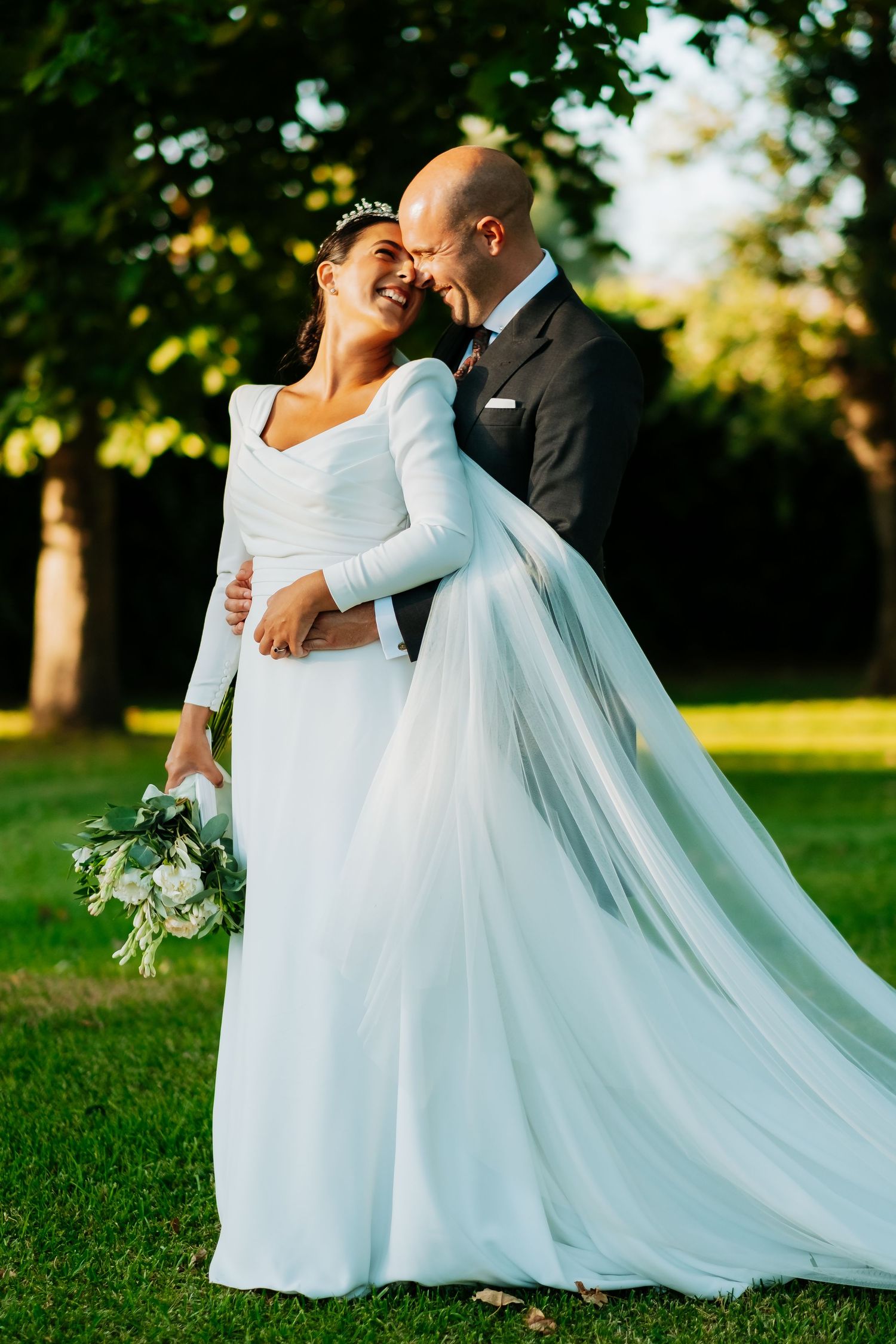 Inma luciendo su vestido de novia Franc Sarabia de alta costura con espalda descubierta