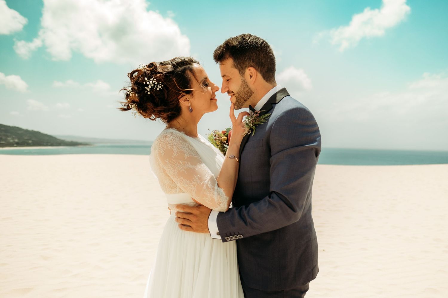 Reportaje en la duna de Valdevaqueros, Fotógrafía editorial de boda en Tarifa
