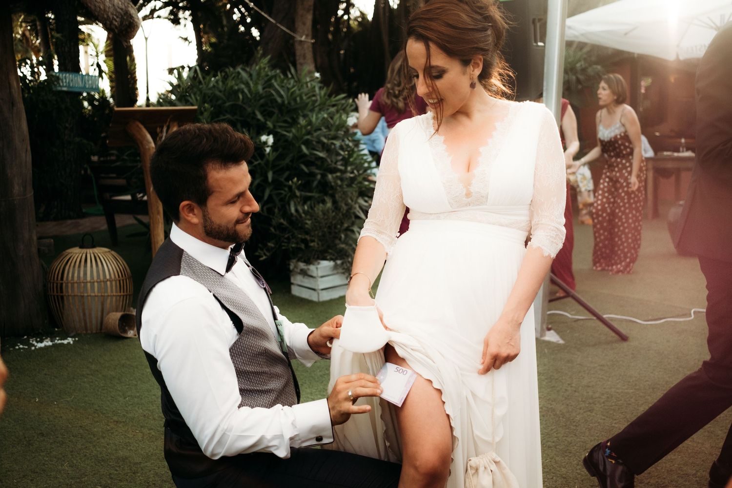 Momento de la fiesta en exterior durante la boda de Miriam y Andrés en Tarifa