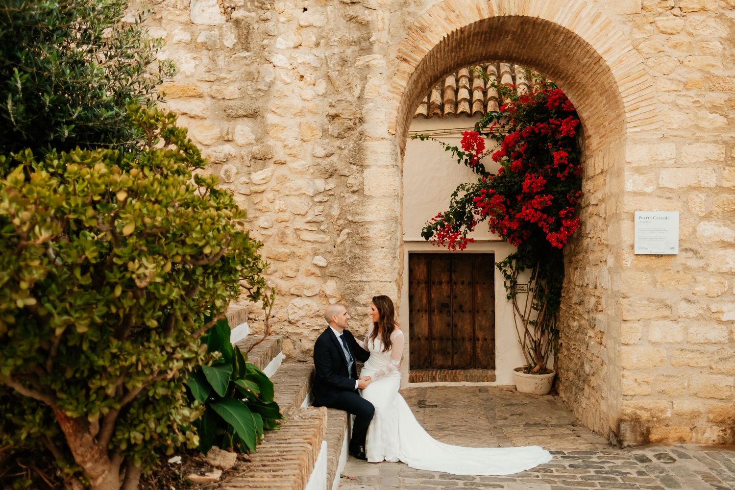 La herencia de la arquitectura de Vejer en esta fotografía romántica de boda