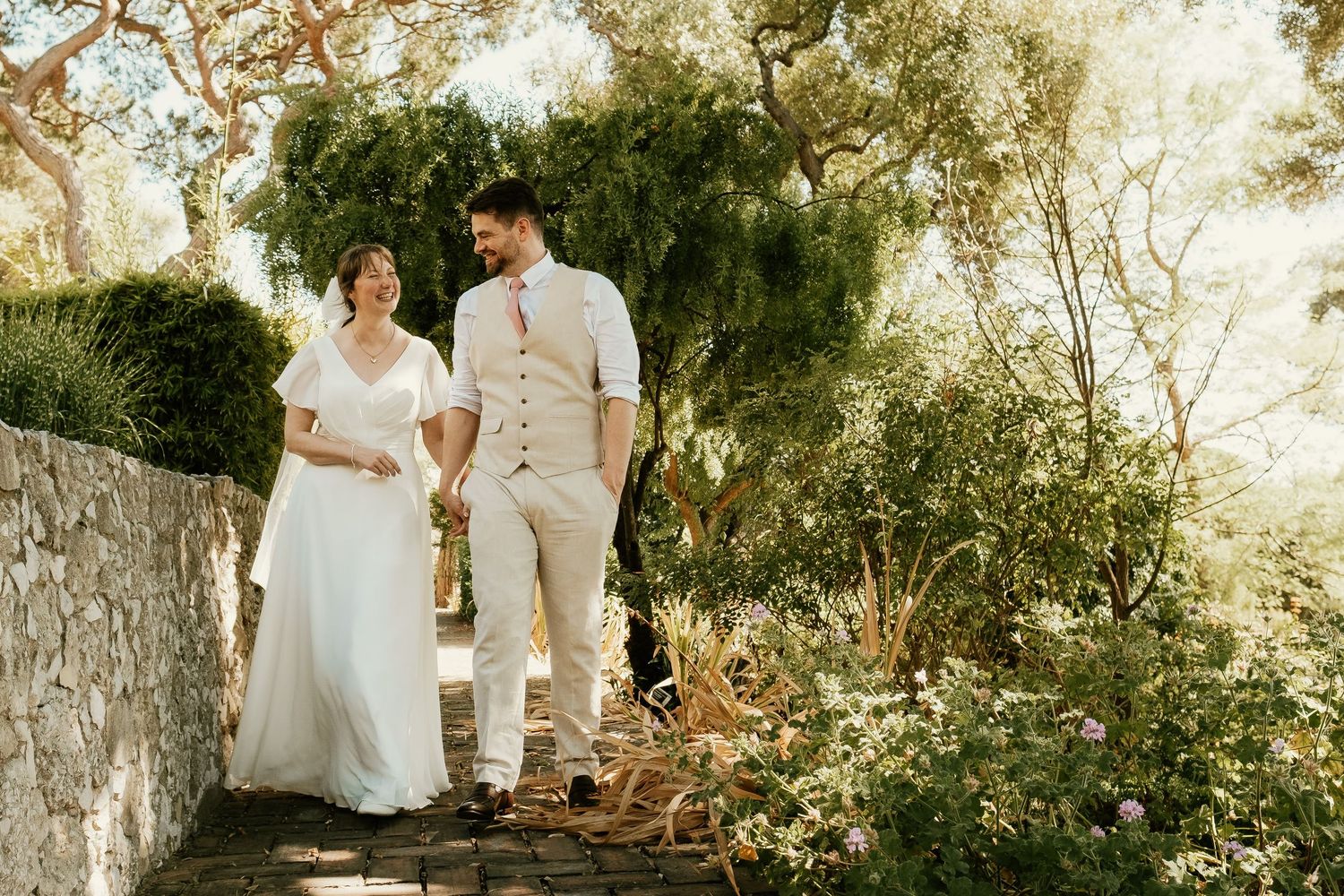Luz filtrada por la vegetación en La Alameda, elopement en Gibraltar, Roberto Pecino