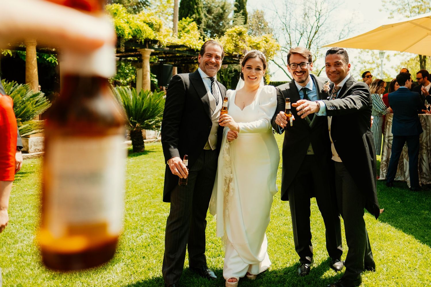 Invitados disfrutando del Cocketail al aire libre