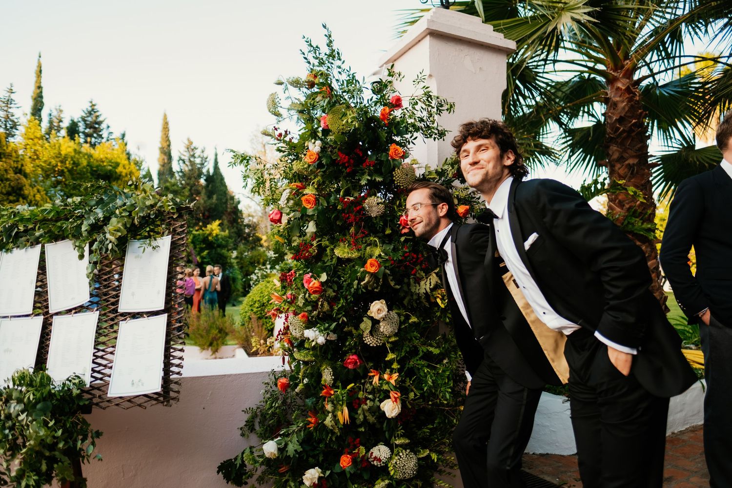 Invitando siendo cómplices con el fotografo. Boda en Sotogrande