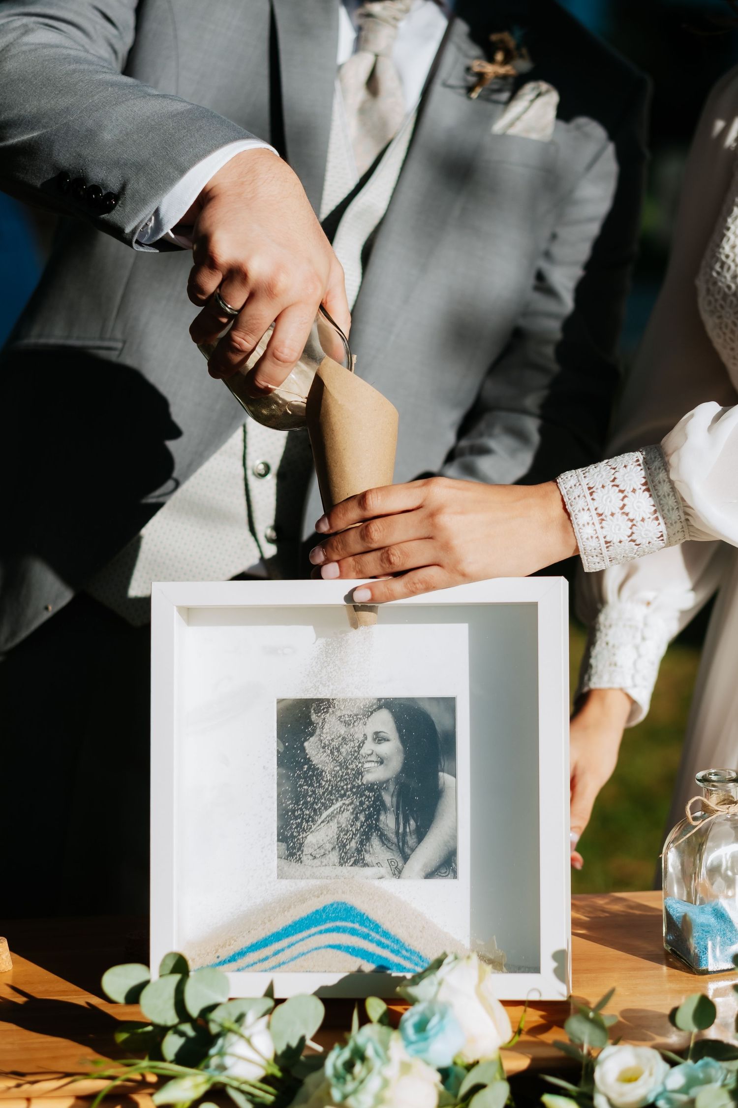 Altar de boda decorado con foto en los jardines de Soto de Roma
