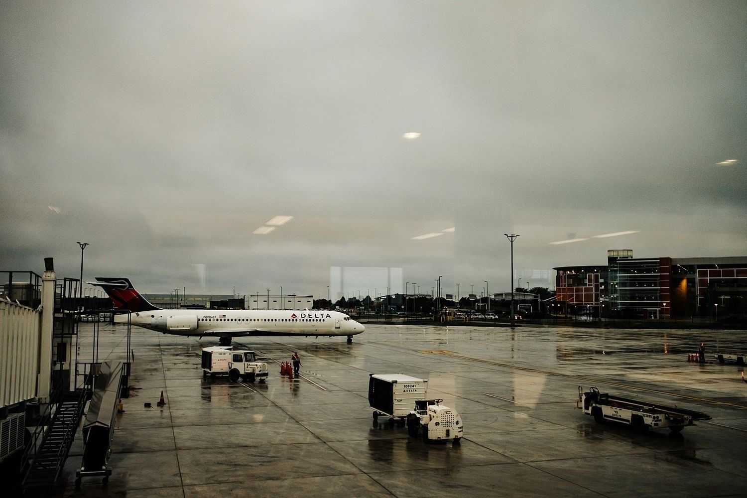Detroit Airport views, Destination wedding photographer