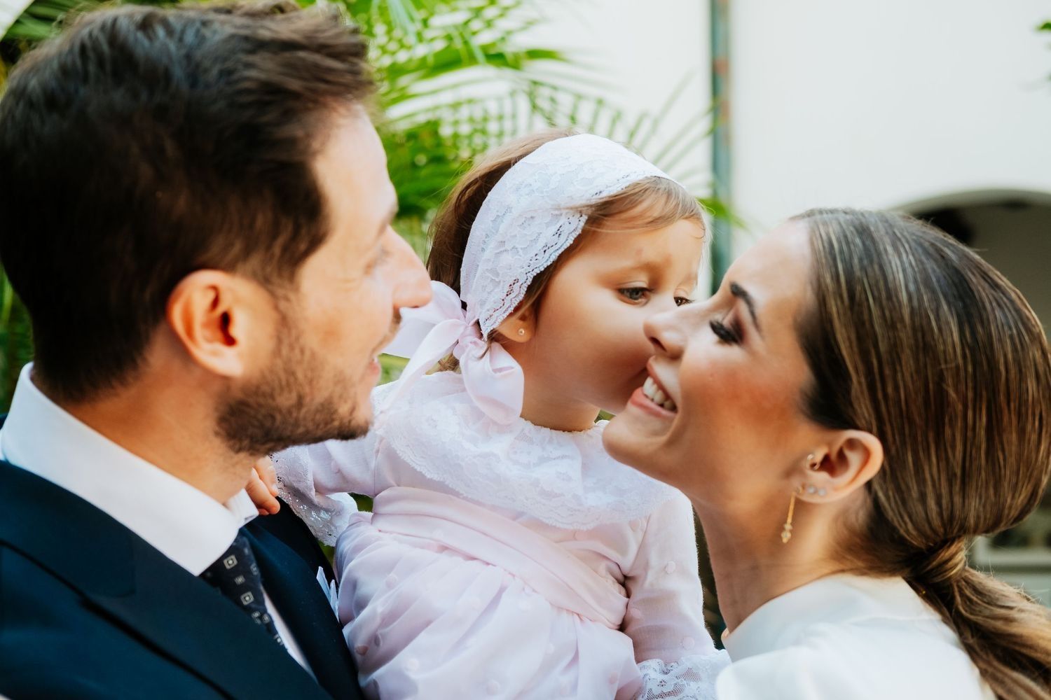 Fotografia de boda en el Cóctel de bienvenida en el patio central de La Almoraima