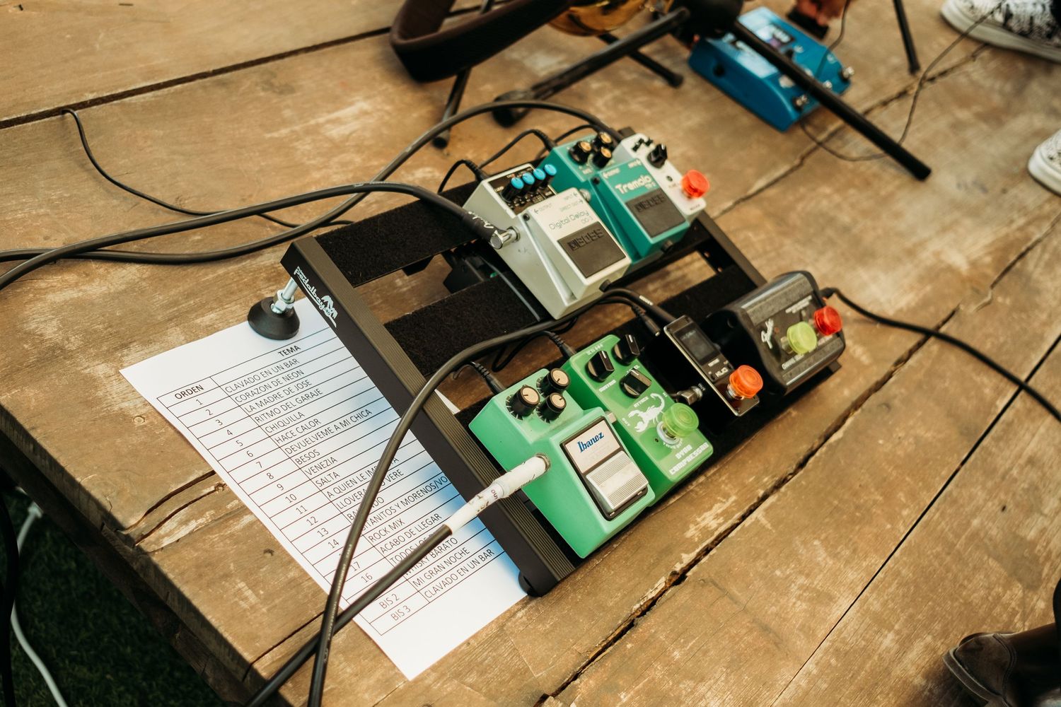 Detalles de la banda de rock en el Hotel 100% Fun