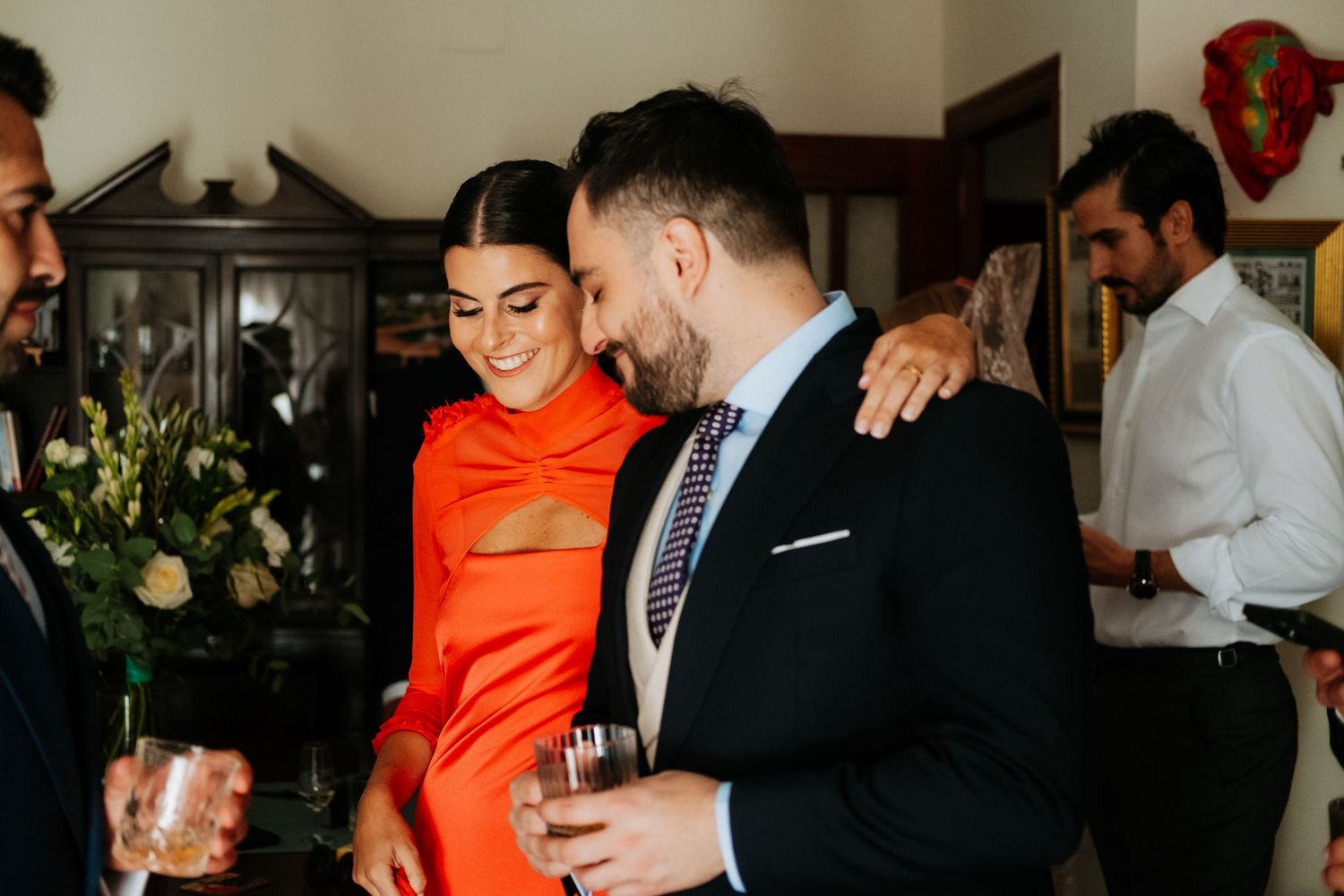 testigos preparándose para su boda antes de salir hacia La Línea