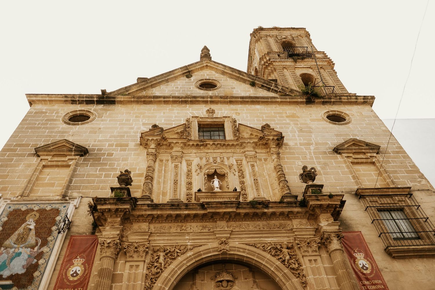 Fachada de la Basílica del Carmen en Jerez, Fotografo de bodas Roberto Pecino