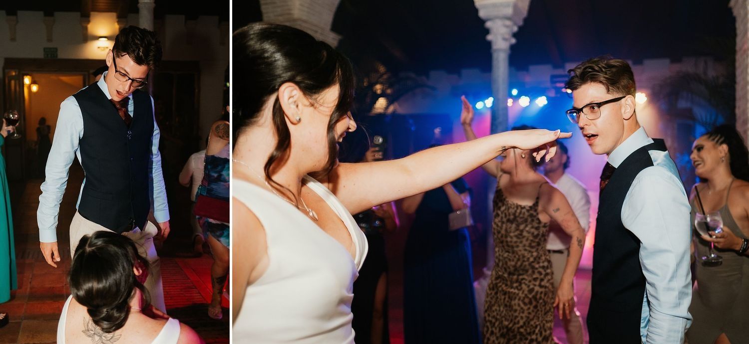 Momento divertido de Jade bailando con invitado en boda en Sotogrande, Finca Monasterio