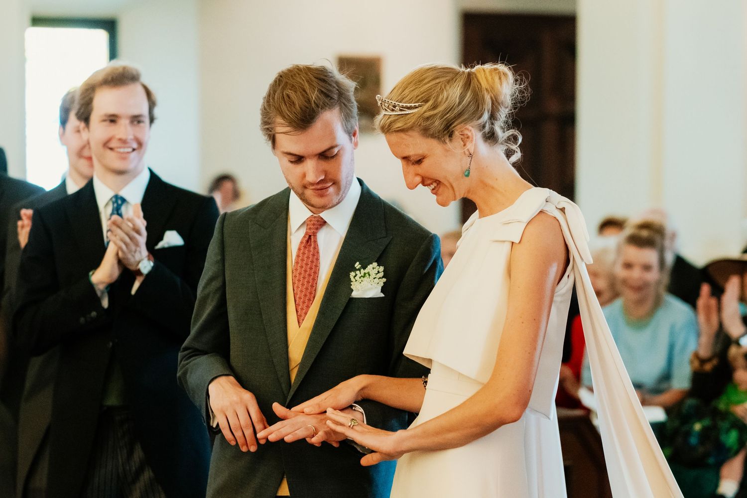 Intercambio de alianzas de los novios. Boda en Sotogrande