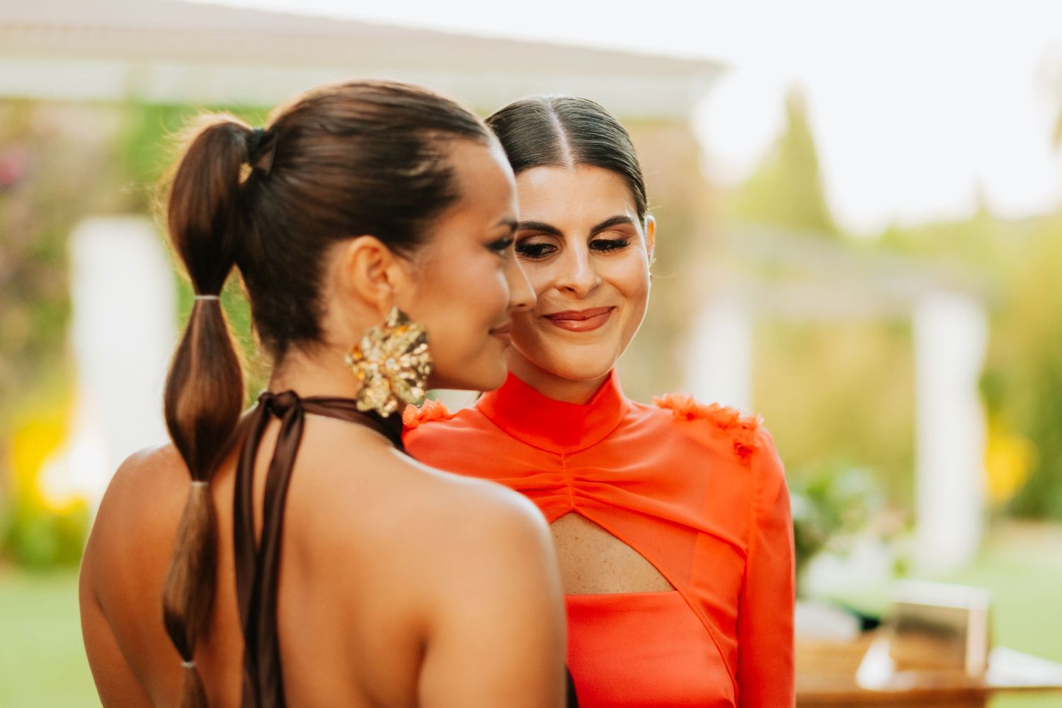 Invitados disfrutando del cóctel de boda en Hacienda Amoguera, Roberto Pecino fotografo