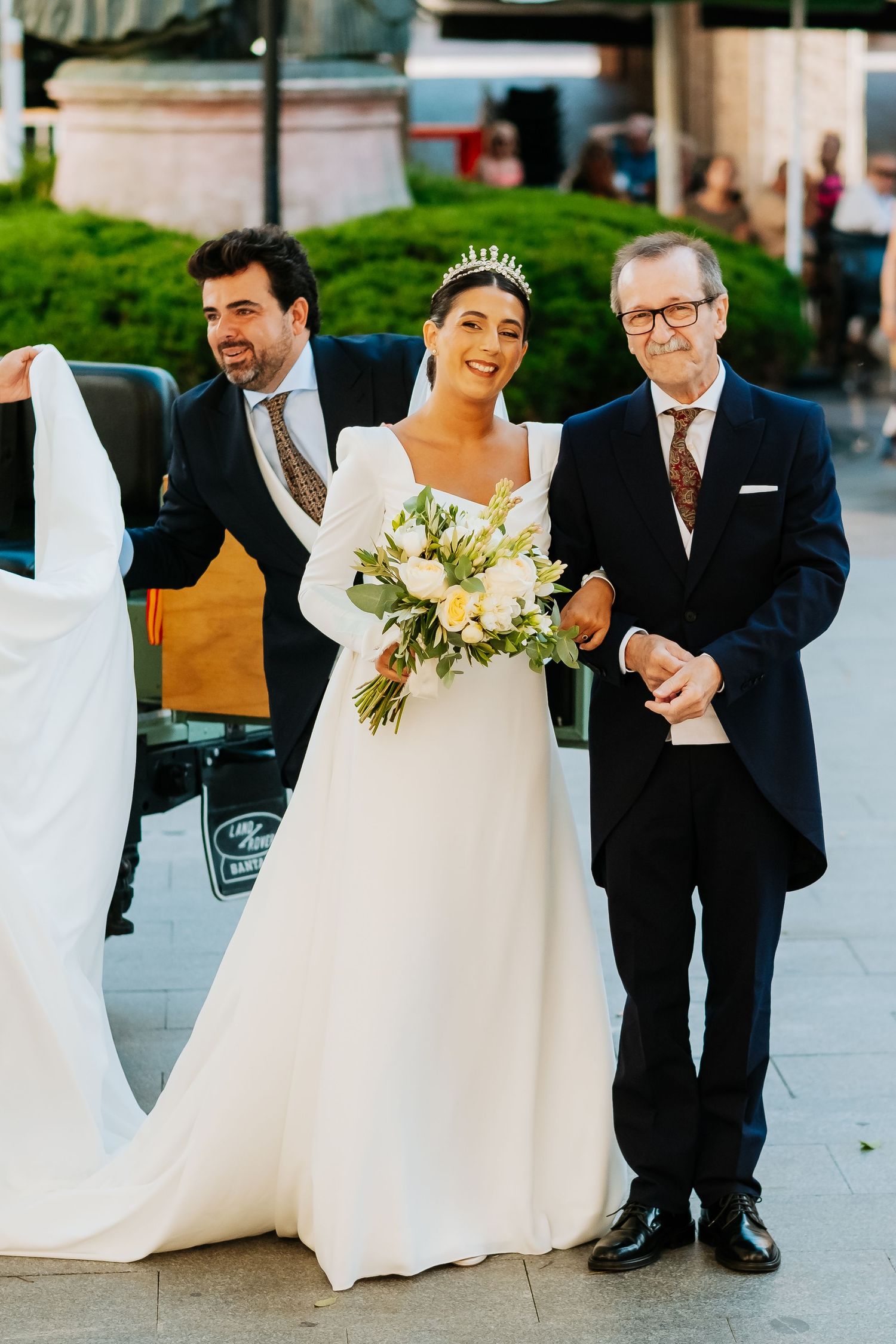 Entrada triunfal de la novia Inma al Santuario Inmaculada