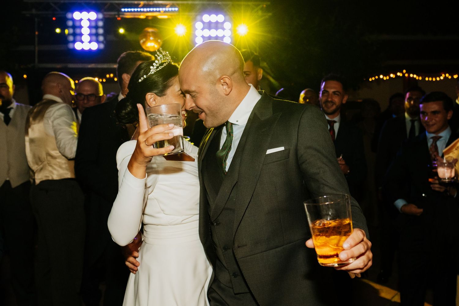 Momentos de euforia en la fiesta de boda capturados por Roberto Pecino