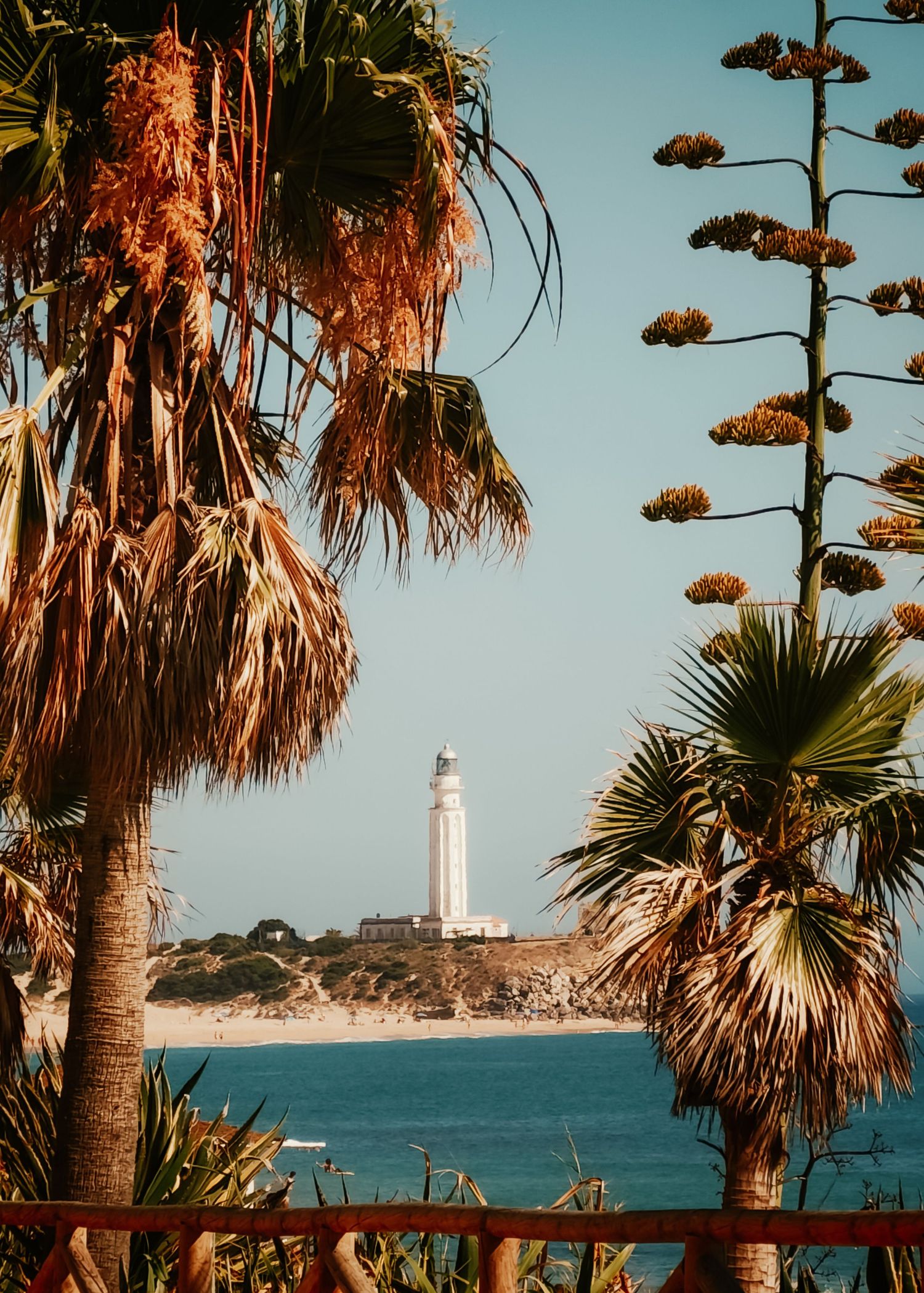 Faro de Trafalgar desde Sajorami Beach, Caños de Meca Laura y Fernando Roberto Pecino