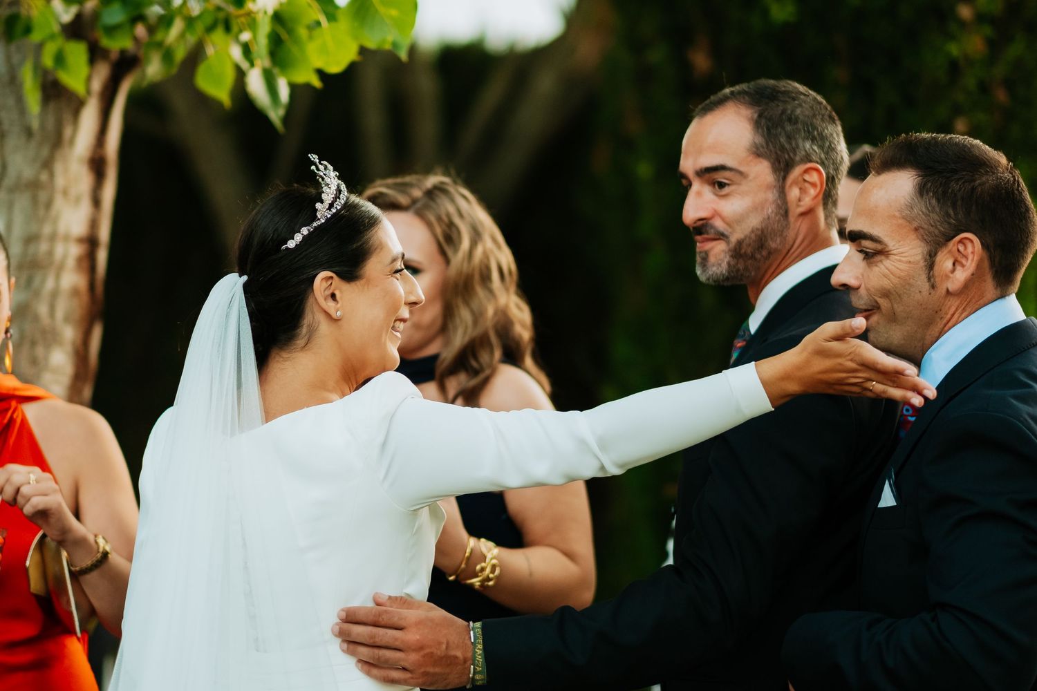 Invitados disfrutando del cóctel de boda en Hacienda Amoguera, Roberto Pecino fotografo