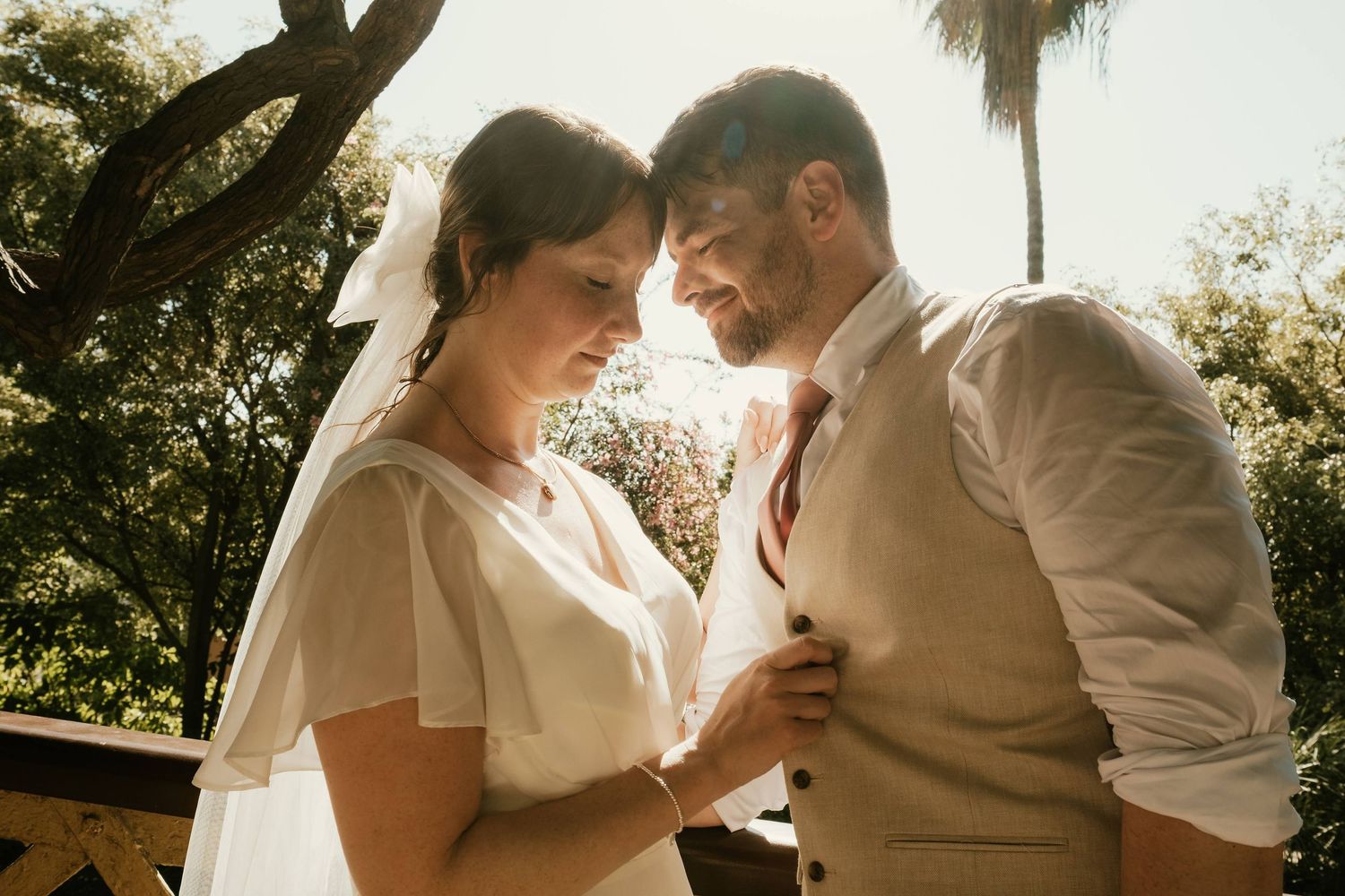 Sesión fotográfica de pareja en Gibraltar, backlight natural, Roberto Pecino Fotógrafo
