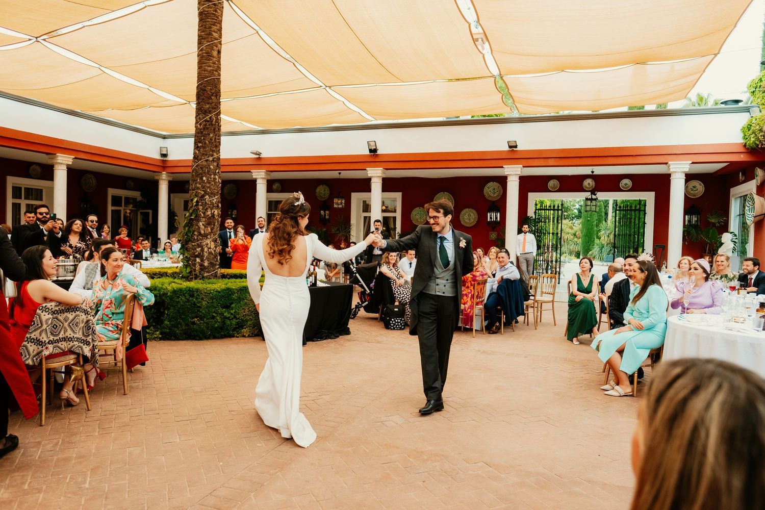 Primer baile de novios de Quin y Eli inaugurando la fiesta en La Borraja