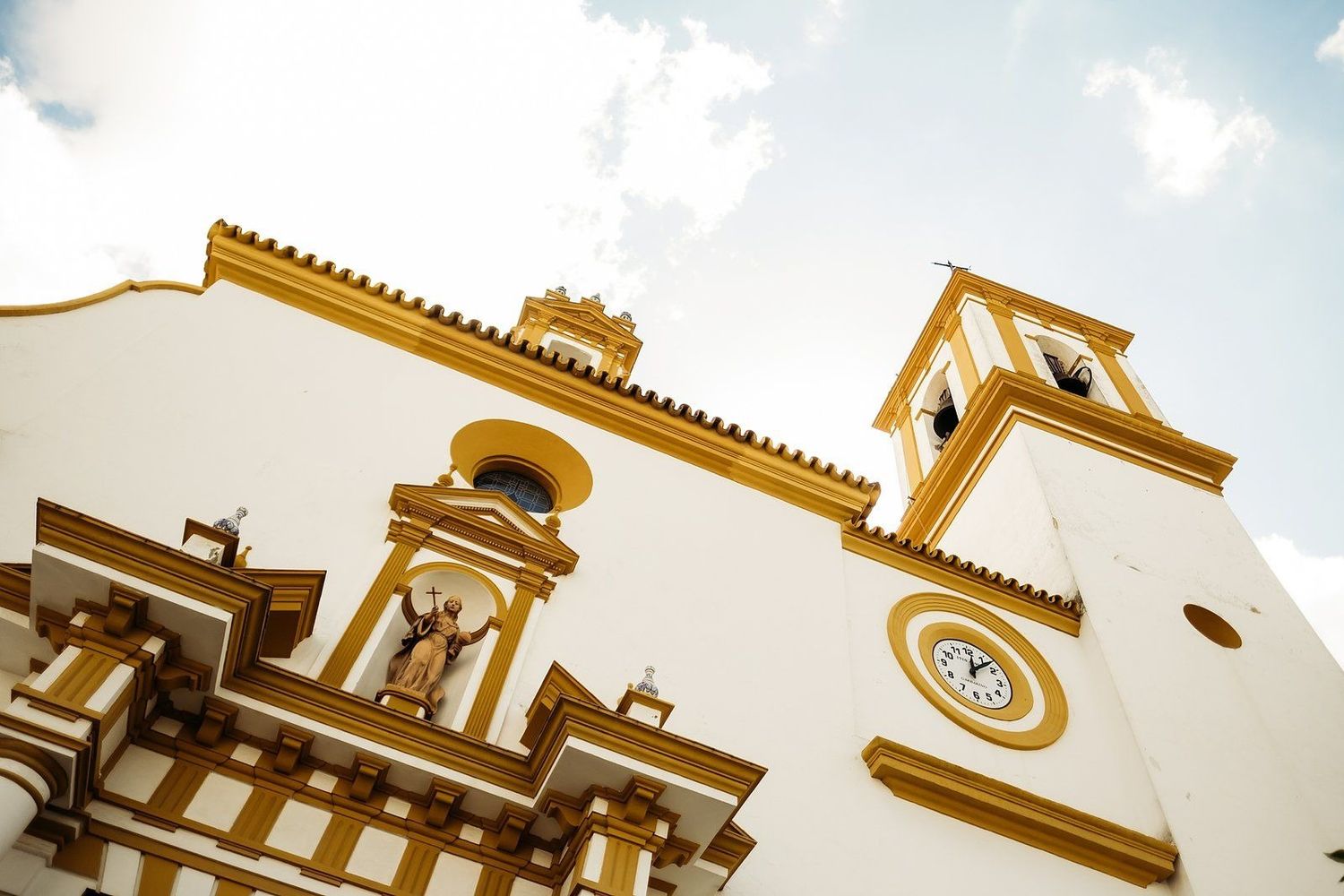Fachada de la iglesia de Sevilla