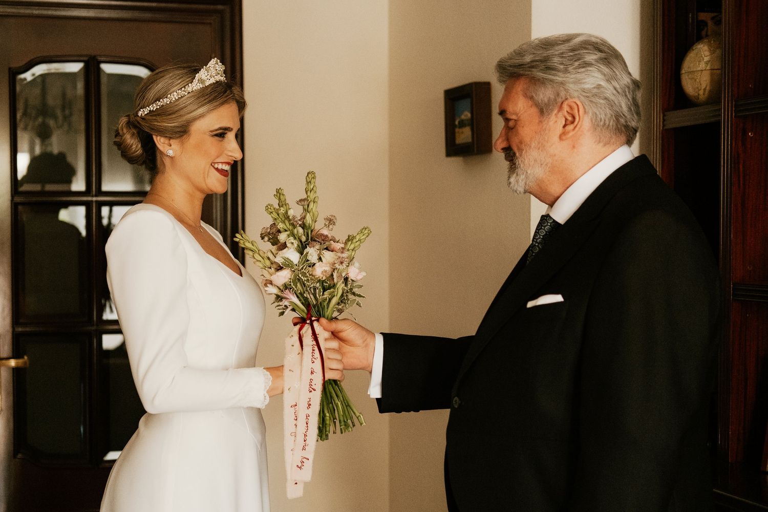 Expresiones espontáneas de felicidad y frescura previa a la ceremonia de boda en Jerez, Inma, Roberto Pecino Fotógrafo